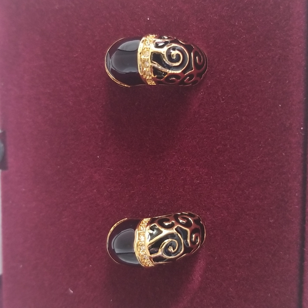Jacqueline Kennedy Camrose & Cross Parisian love j hoop earrings black